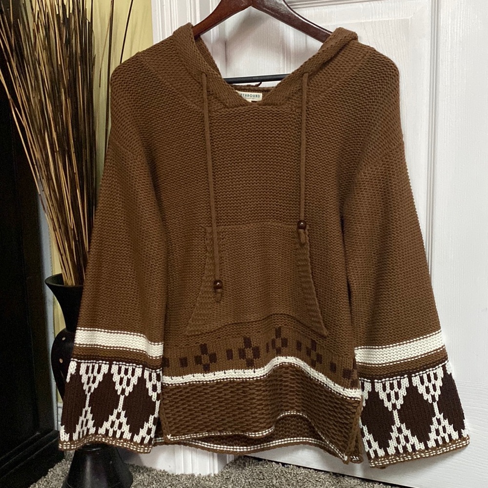 LIKE NEW Earthbound Trading Hooded Sweater